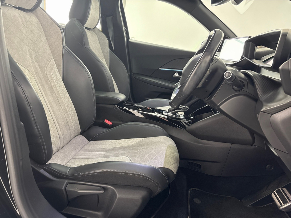 2020 Peugeot 2008 GT 136BHP**PANORAMIC SUNROOF**KEYLESS START**DIGITAL DASH**MULTIFUNCTIONAL STEERING WHEEL**AMBIENT LIGHTING**REVERSE CAMERA**HALF LEATHER INTERIOR**DRIVE MODES**BLUETOOTH** €15,995