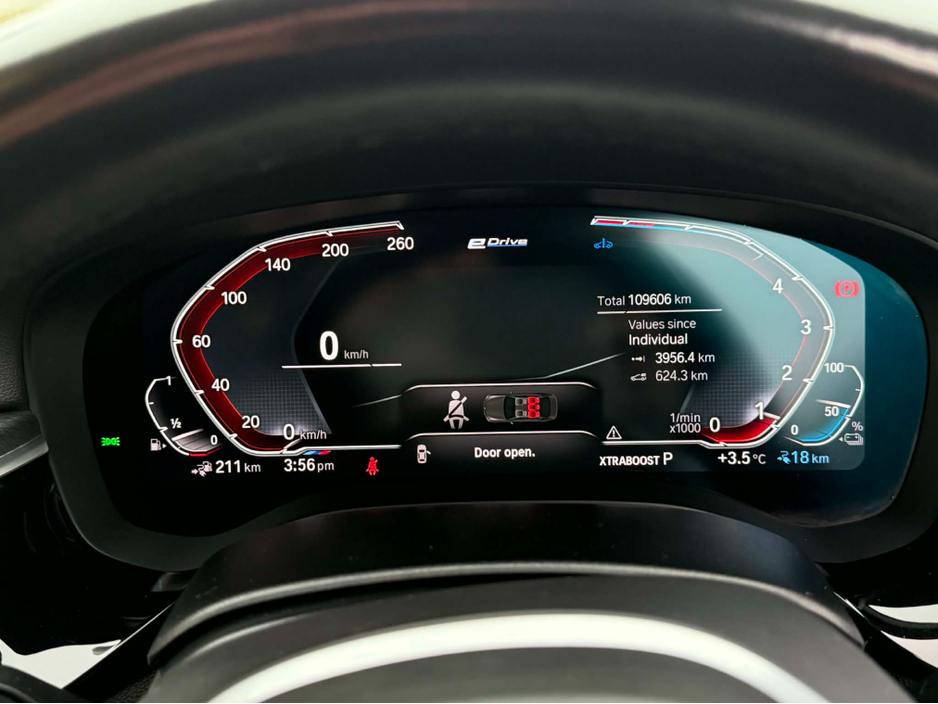 2022 BMW 5 Series - image 19