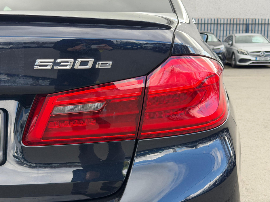 2018 BMW 5 Series - image 12