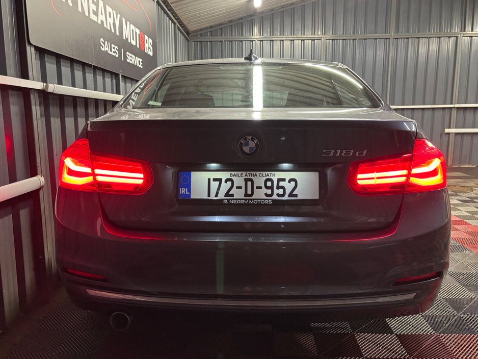 2017 BMW 3 Series - image 2