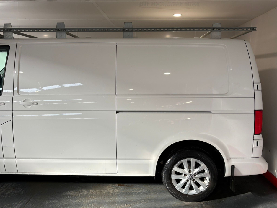 2023 Volkswagen Transporter - image 14