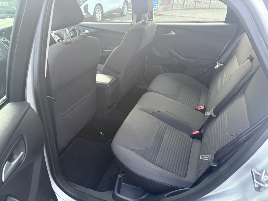 2017 Ford Focus - image 9