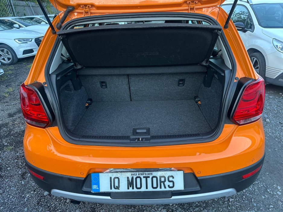 2011 Volkswagen Polo - image 13