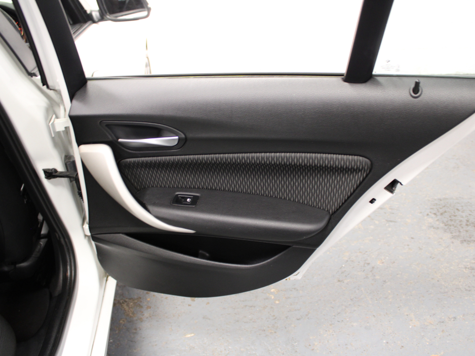 2016 BMW 1 Series - image 27