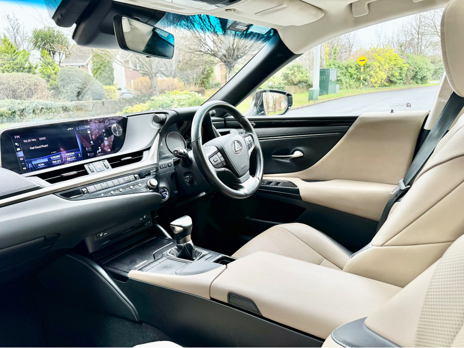 2021 Lexus ES 300 H DYNAMICS!! 1 YR HYBRID WARRANTY !! €29,900