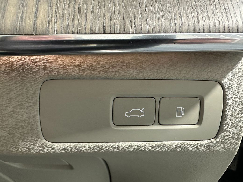 2023 Volvo XC90 T8 AWD Dark Theme €67,800