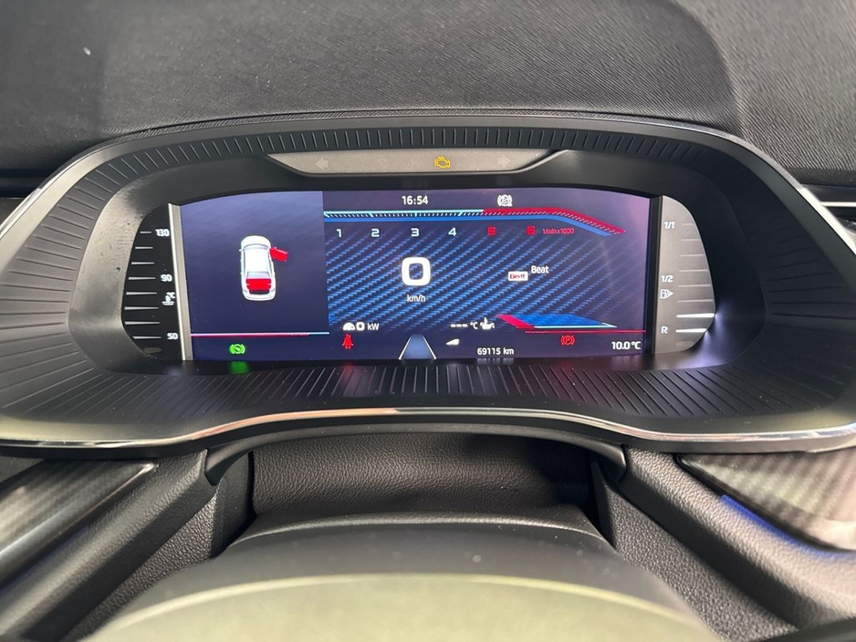 2022 Skoda Octavia - image 14