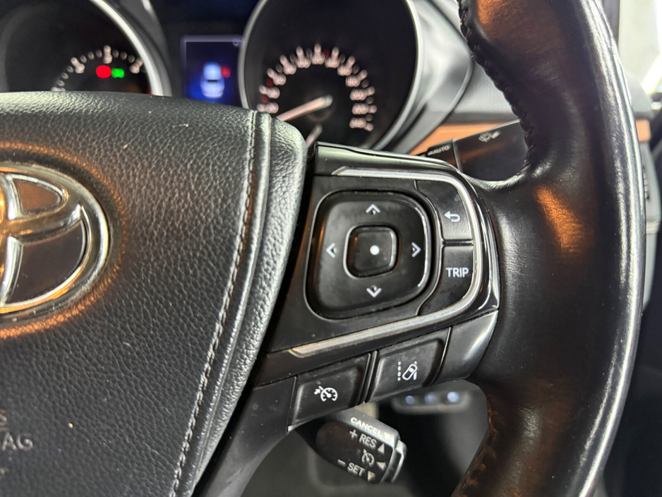 2015 Toyota Avensis - image 24