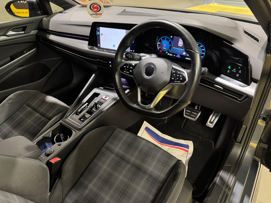 2022 Volkswagen Golf - image 12