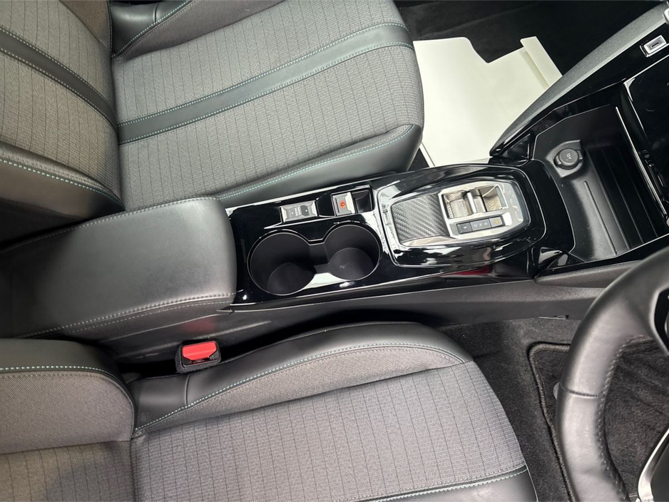 2023 Peugeot 2008 - image 12