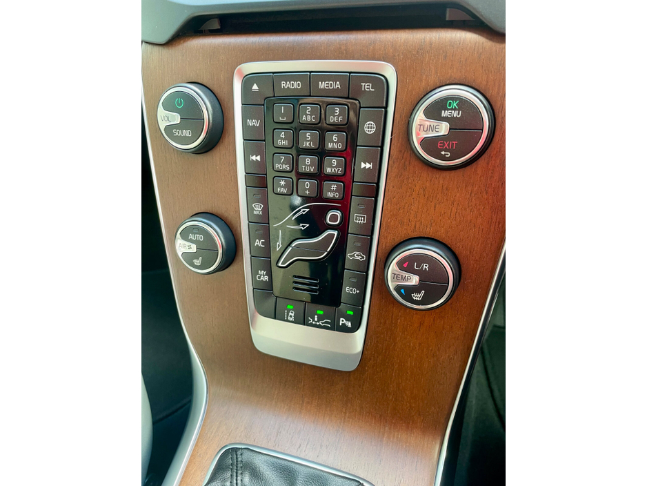 2018 Volvo V40 - image 35