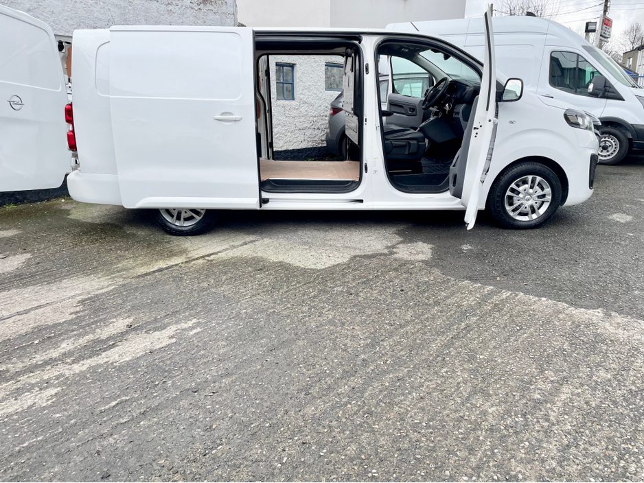 2022 Opel Vivaro - image 5