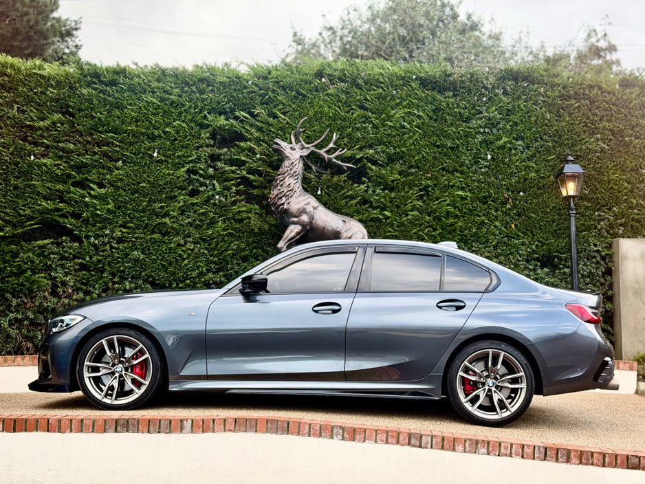 2021 BMW 3 Series - image 6