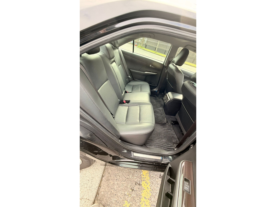 2013 Toyota Camry - image 11