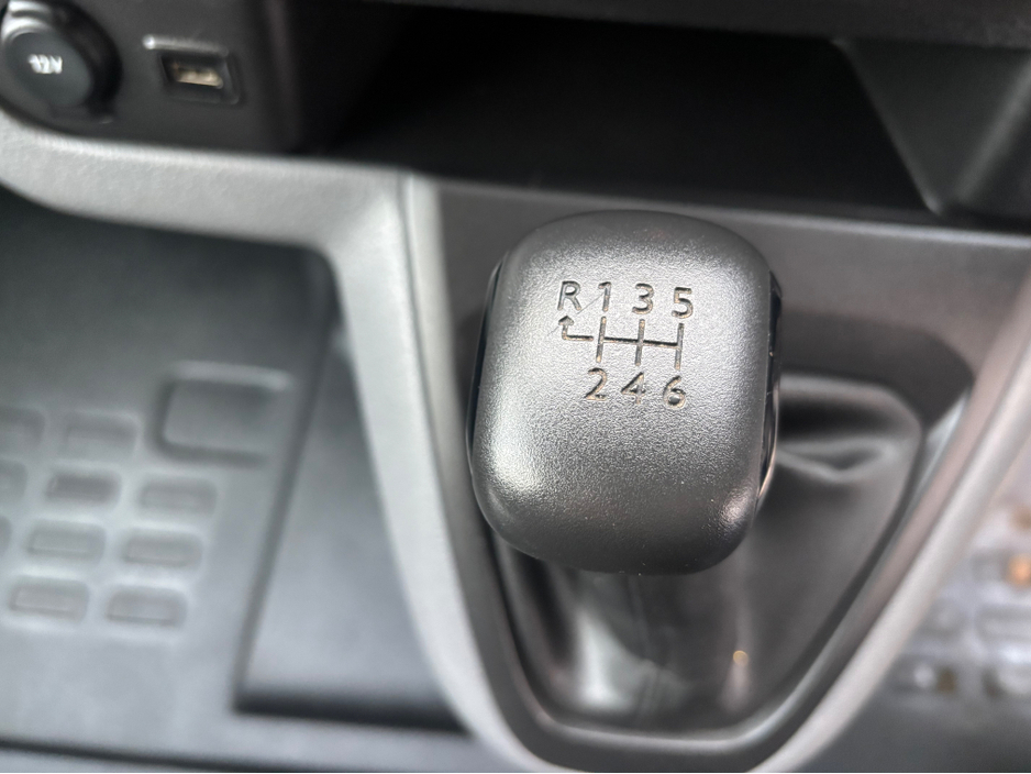 2020 Opel Vivaro - image 7