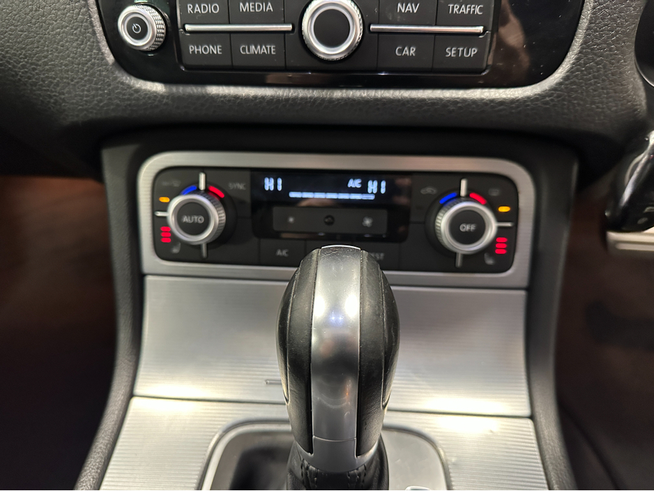 2015 Volkswagen Touareg CV 3.0 TDI 262BHP V6 5DR AUTO VW/AUDI SPECIALISTS WWW.DENISDARCYCARS.IE €20,950