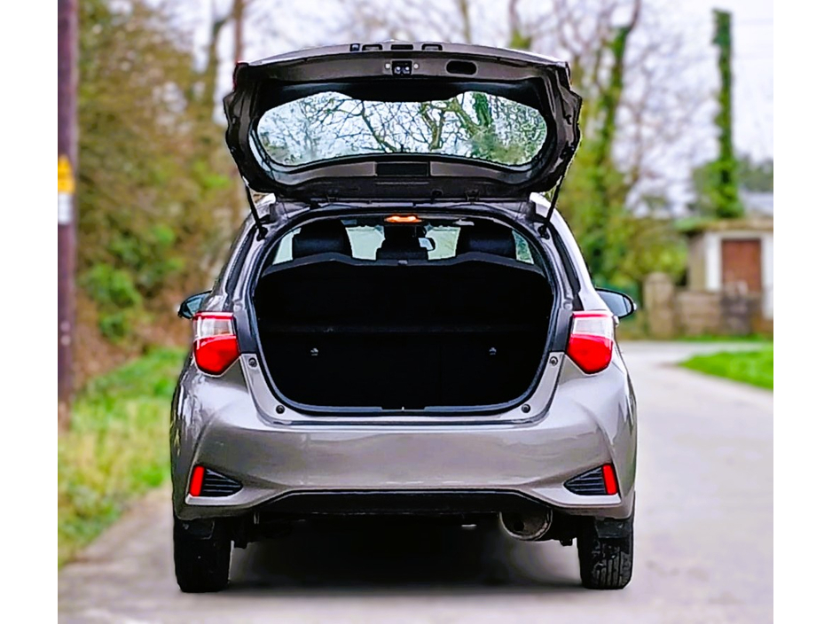 2020 Toyota Yaris - image 5