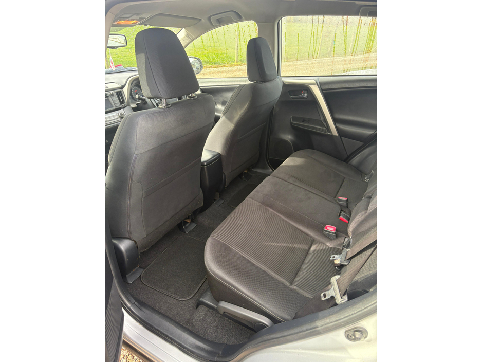 2014 Toyota Rav4 - image 10