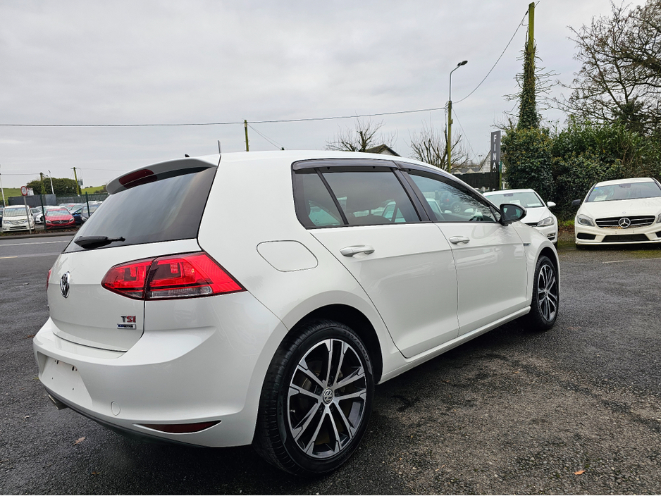 2014 Volkswagen Golf - image 8