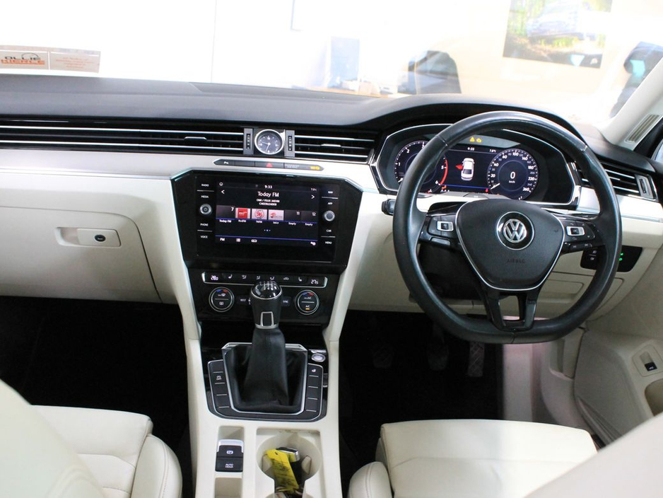 2018 Volkswagen Passat - image 10