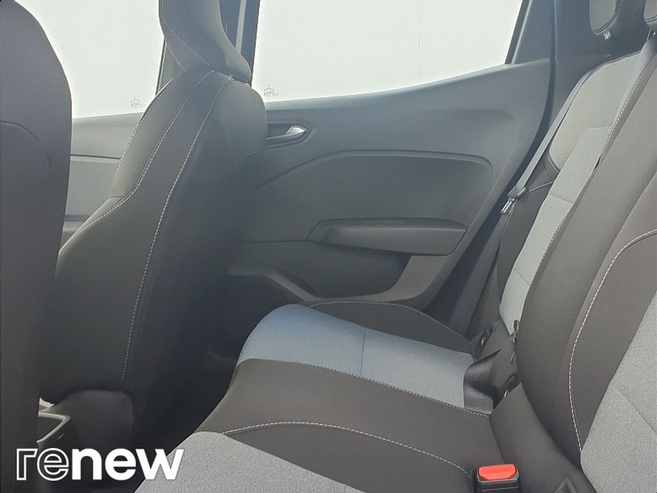 2025 Renault Clio - image 11