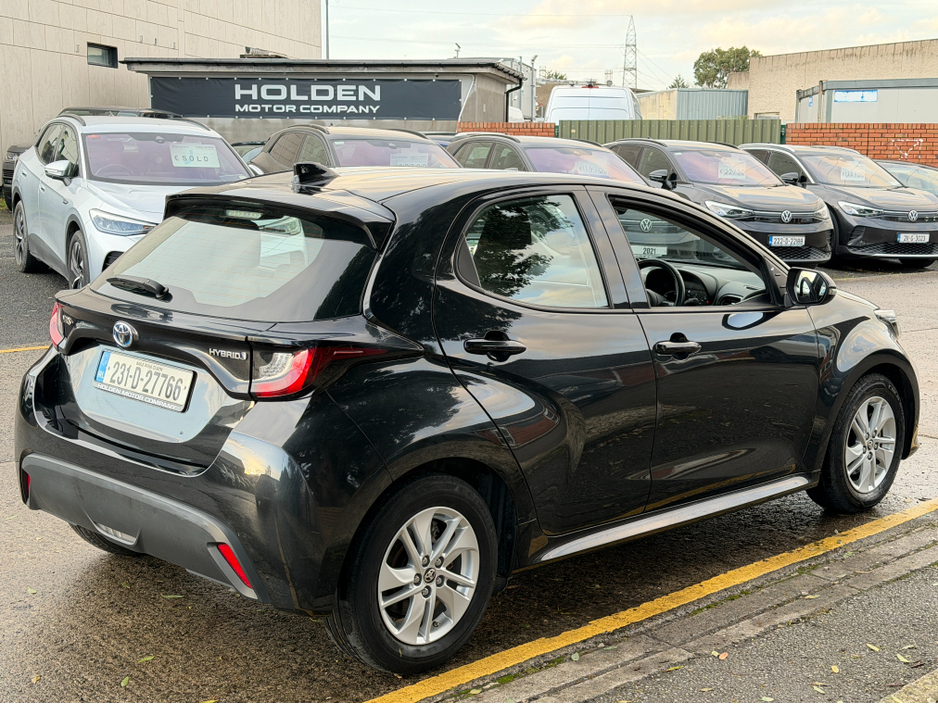 2023 Toyota Yaris 1.5 HYBRID..REAR CAMERA..APPLE CARPLAY €16,900