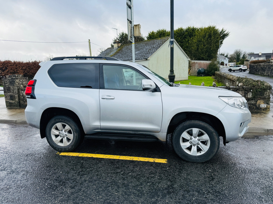 2021 Toyota Landcruiser - image 2