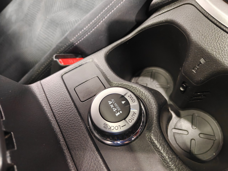 2016 Nissan X-Trail - image 28