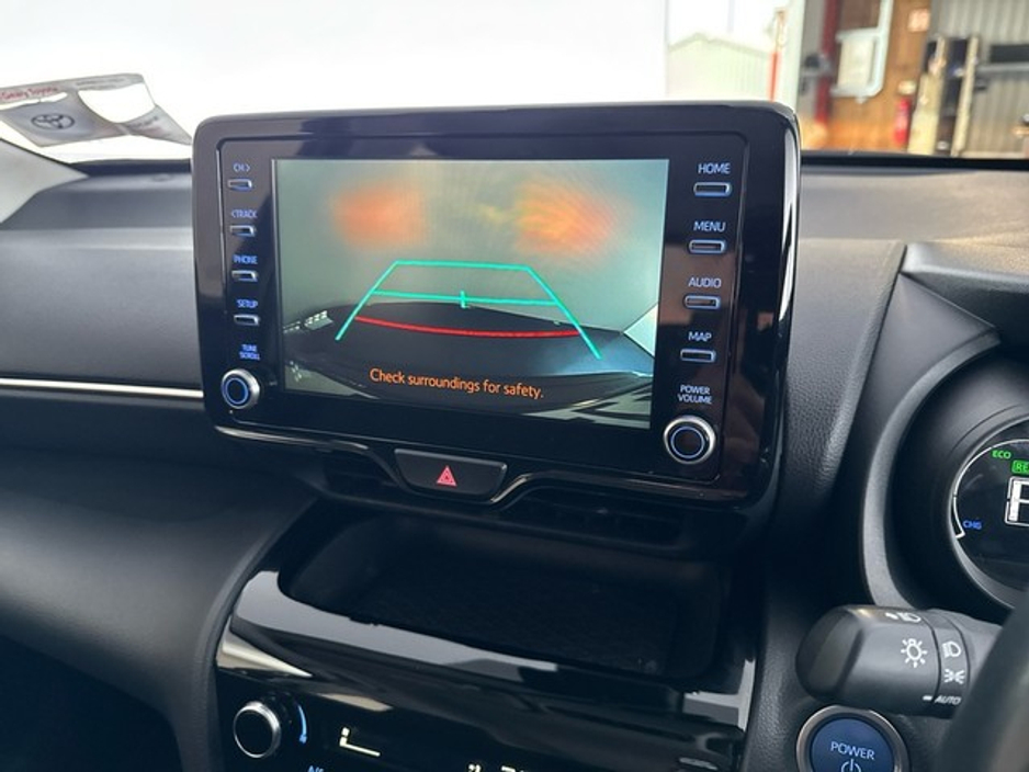 2023 Toyota Yaris Cross HYBRID LUNA €26,950