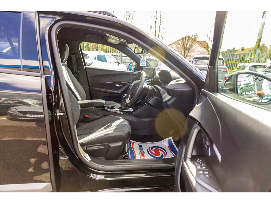 2024 Peugeot 2008 - image 9