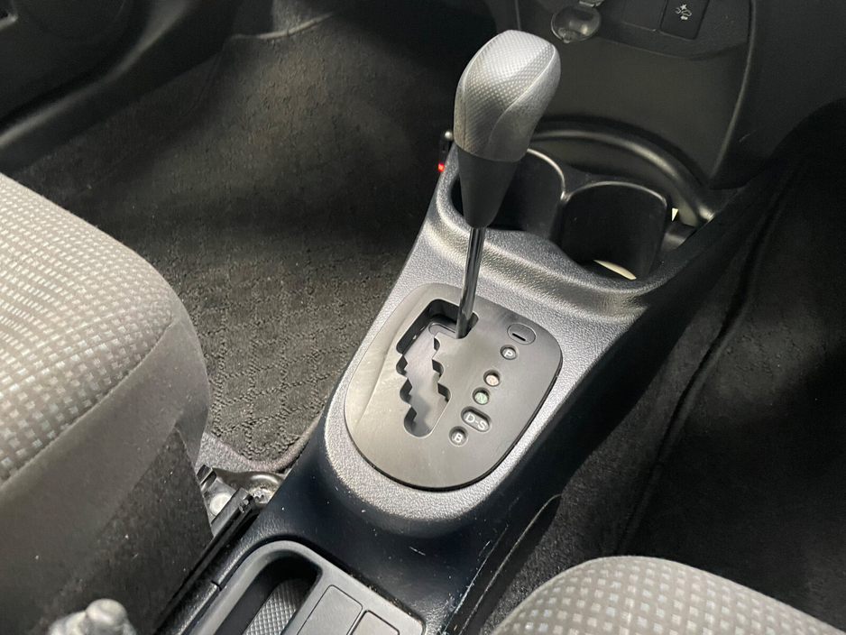 2018 Toyota Yaris - image 24