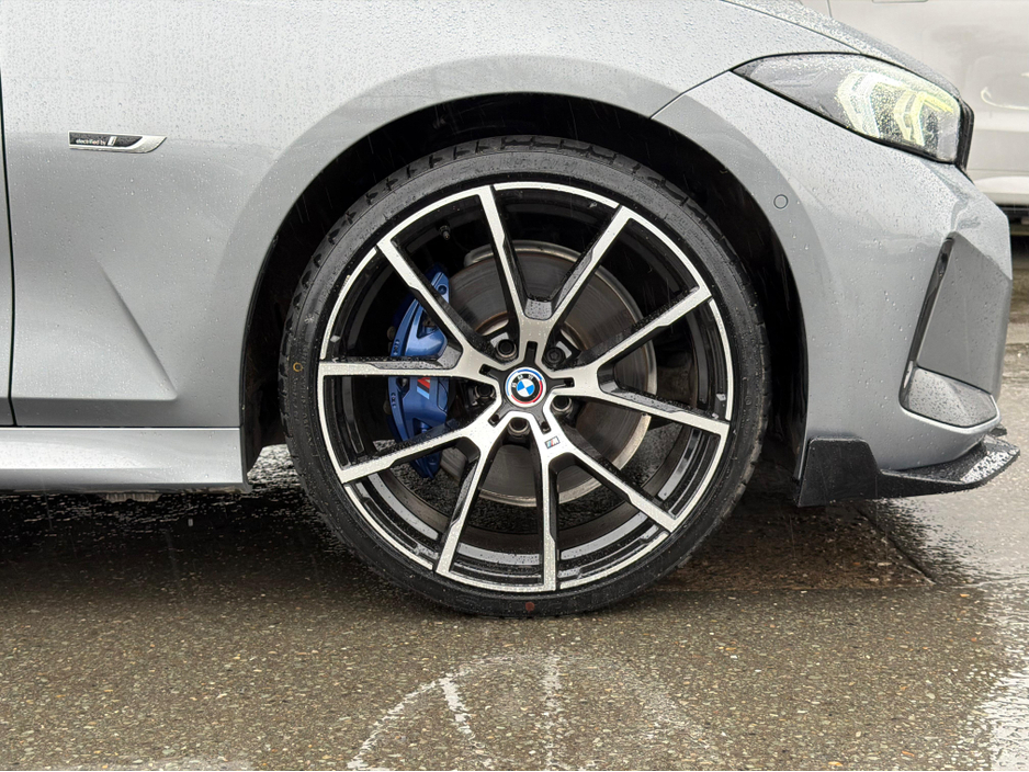 2023 BMW 3 Series - image 12