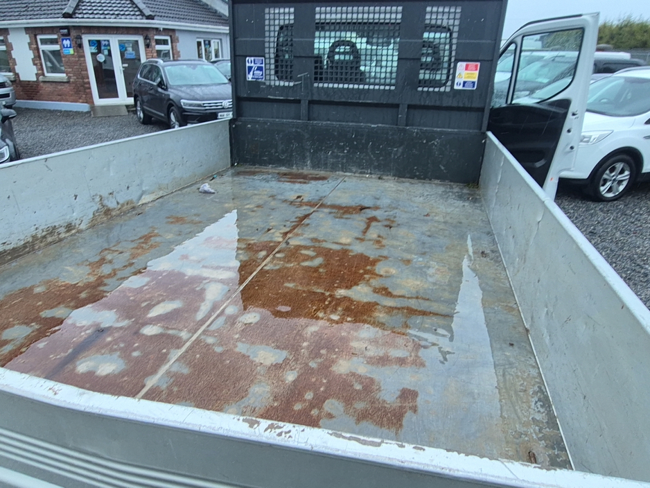 2021 Iveco Daily T35-140  Tipper with 3 seats in front and flashing beacon lights, only 39,000 miles.