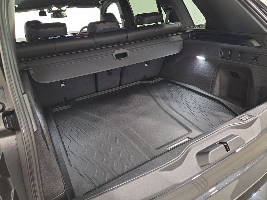2025 BMW X5 - image 13