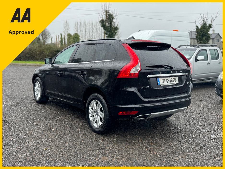 2017 Volvo XC60 - image 2