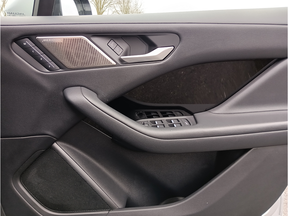 2020 Jaguar I-Pace - image 5