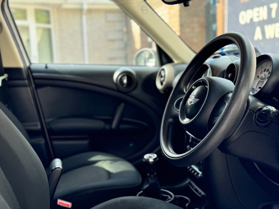 2010 MINI Countryman - image 10