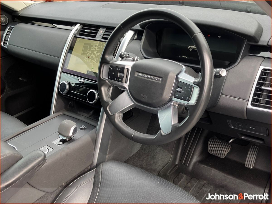 2023 Land Rover Discovery - image 17