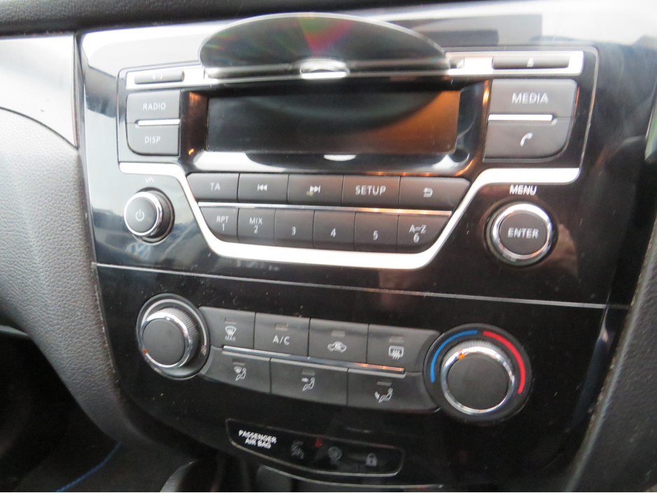 2015 Nissan Qashqai - image 2