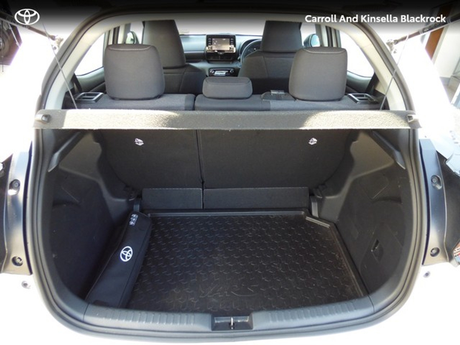 2022 Toyota Yaris - image 10