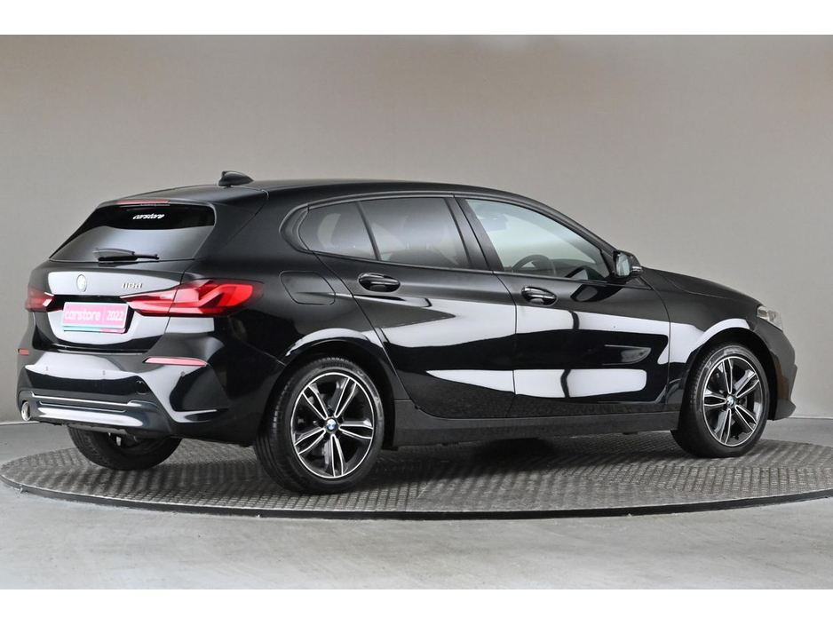 2022 BMW 1 Series - image 9