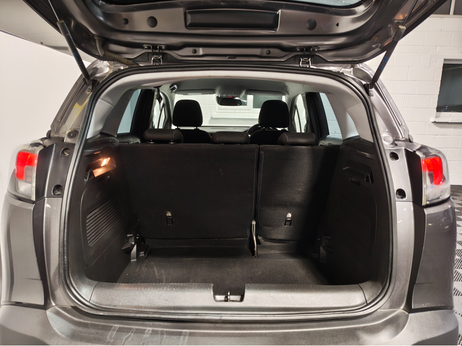 2022 Opel Crossland X - image 3