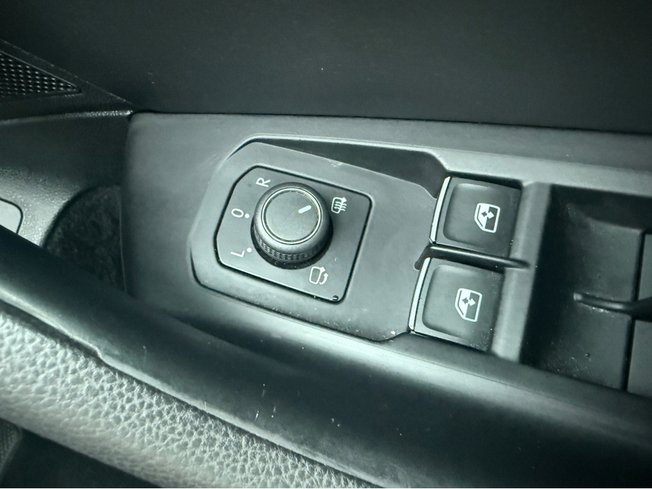 2020 Volkswagen Passat - image 16