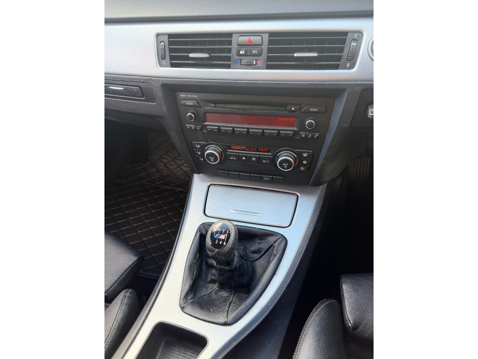 2009 BMW 3 Series - image 9