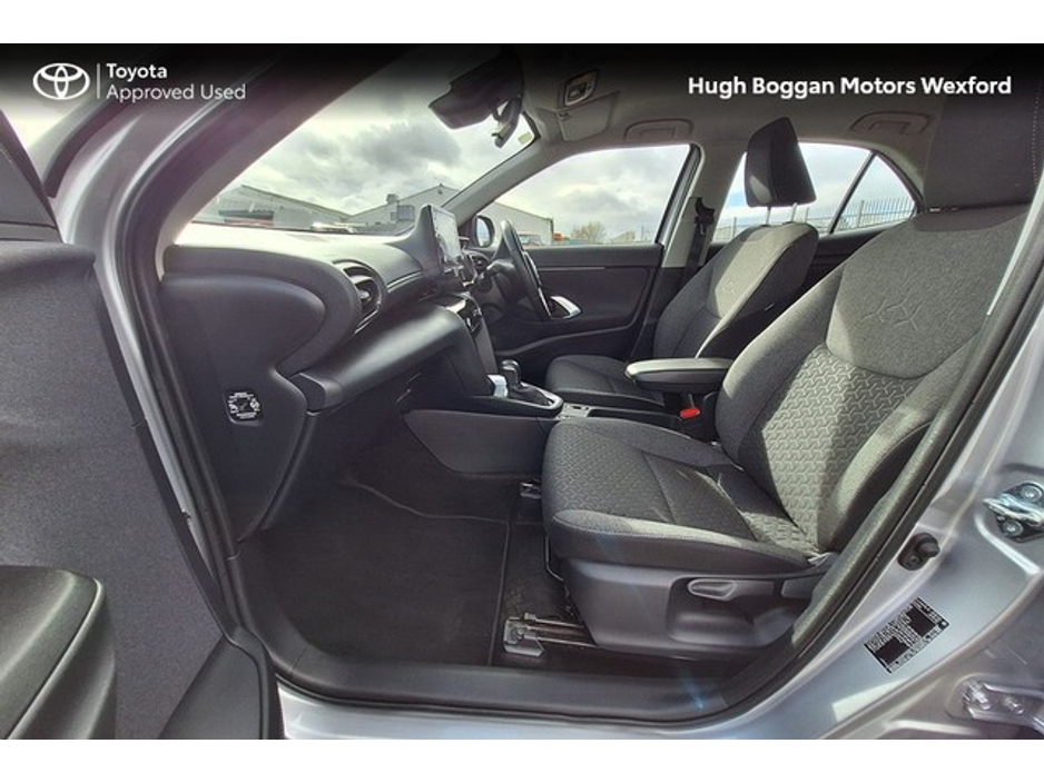 2024 Toyota Yaris Cross HYBRID LUNA, LADY OWNER! €28,995