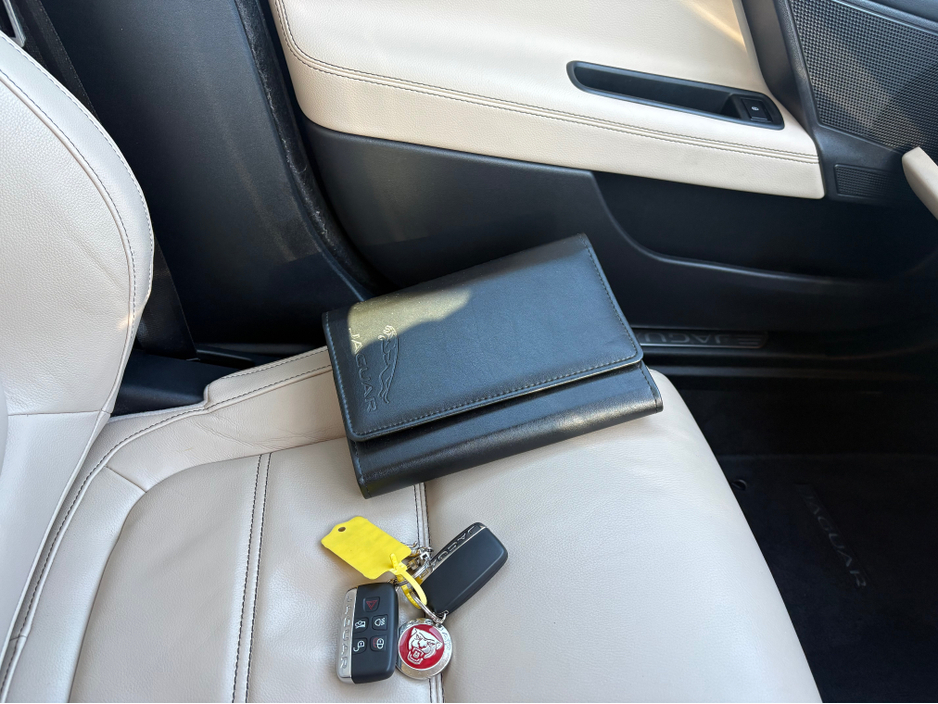 2017 Jaguar XE - image 23