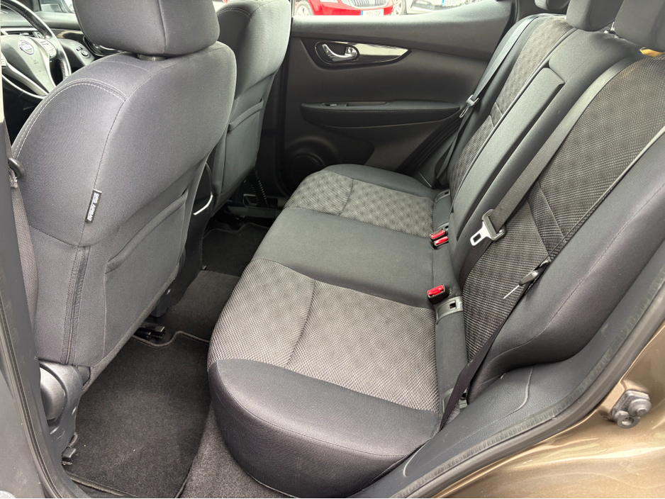 2015 Nissan Qashqai - image 9