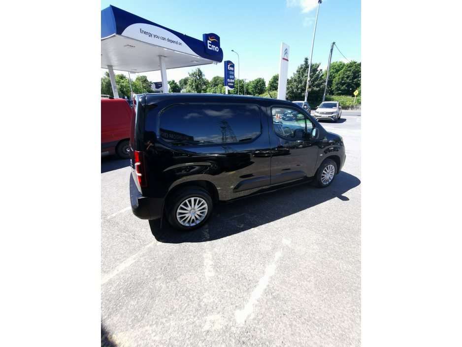 2021 Citroen Berlingo - image 6