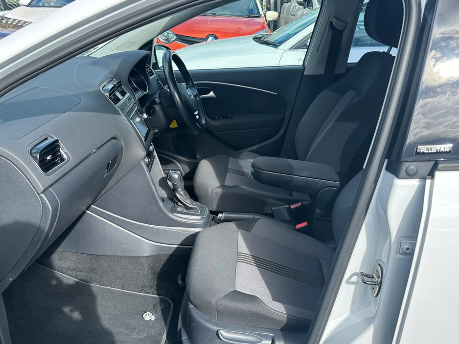 2016 Volkswagen Polo - image 14