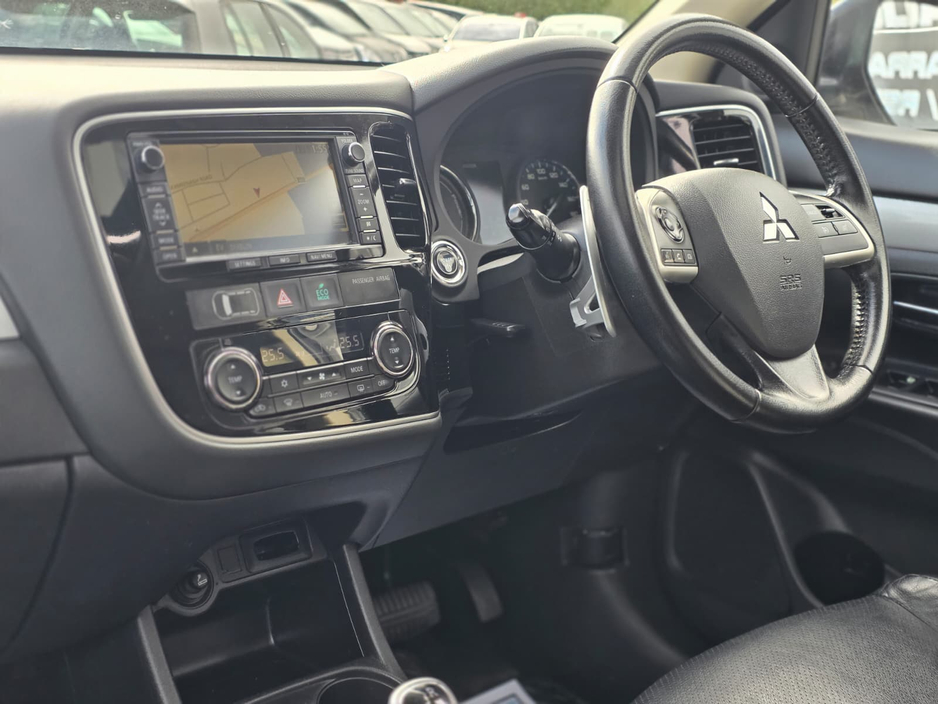 2014 Mitsubishi Outlander - image 17